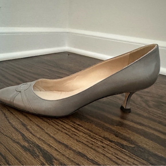 Manolo Blahnik kitten heel shoes size 39.5 in beige - Picture 2 of 3